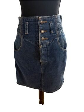 United Color Benetton Denim Skirt Y2K knee length dark wash casual  Classic 26